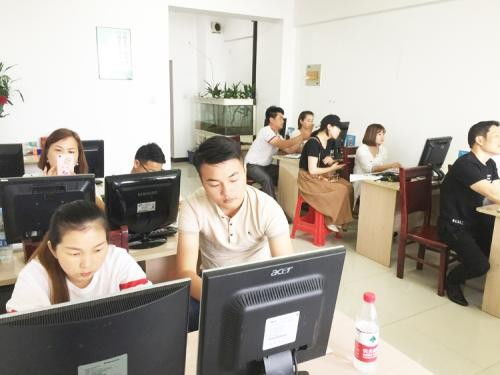 深圳電商培訓(xùn) 創(chuàng)變電商運(yùn)營新技能，開啟職業(yè)新篇章