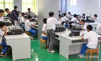 電子信息學(xué)院實(shí)訓(xùn)場 賦能未來，打造卓越計(jì)算機(jī)技術(shù)人才的搖籃